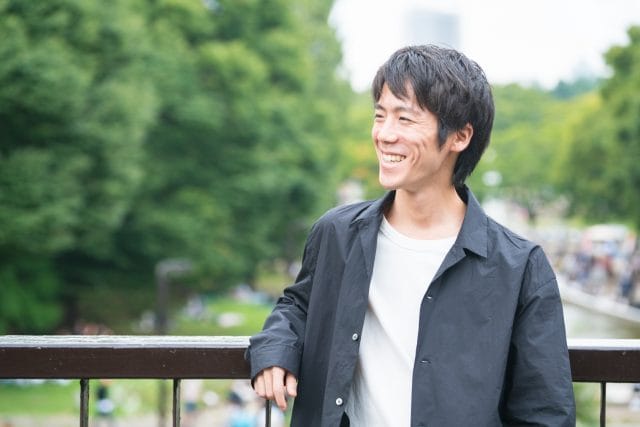 笑顔の男性
